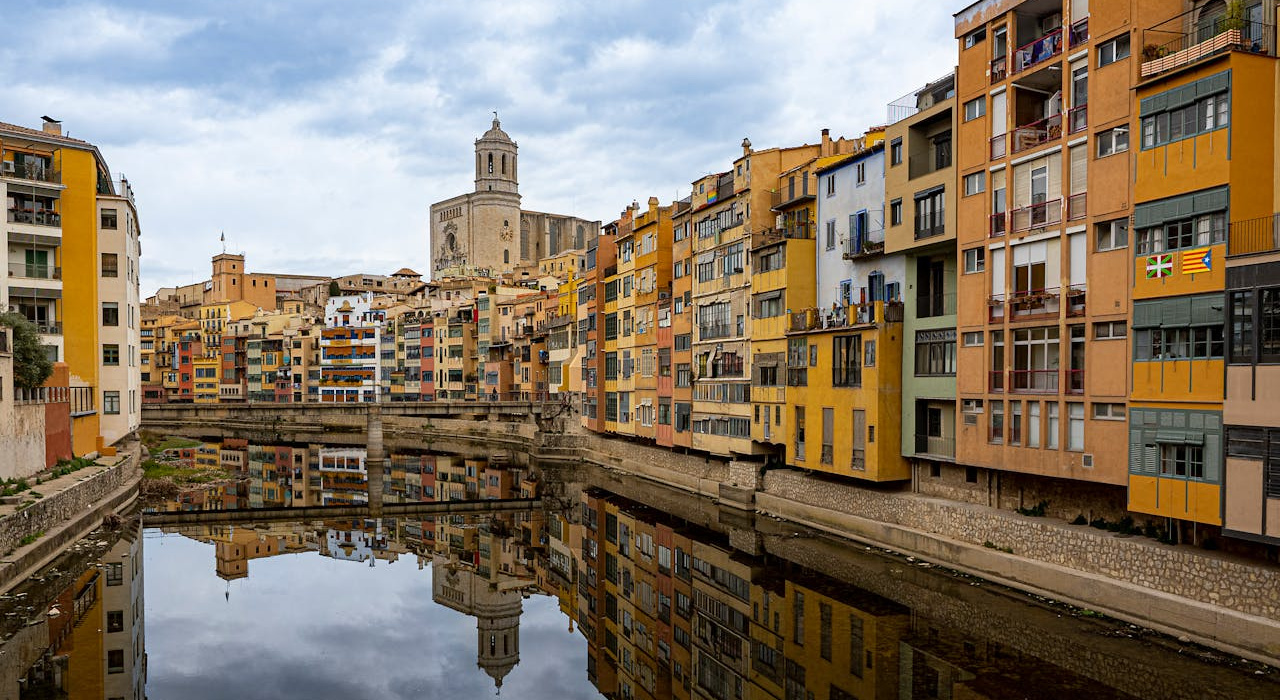 Découvrez Gérone à pied cet août avec l'Hôtel Peninsular
